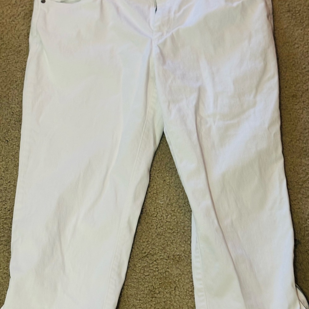 American Eagle Outfitters White Capris